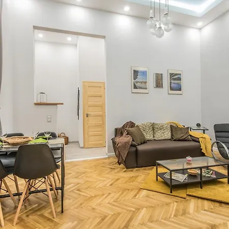 아파트 Semmihome Semmelweis Street *